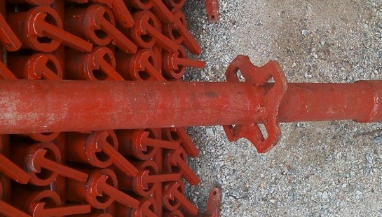 輪扣式腳手架，一扣一扣扣上頂部